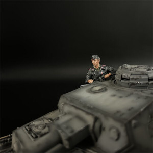 WPKU133 Wehrmacht Panzer Crew (right) for Pz IV WPKU133 Wehrmacht Panzer Crew (right) for Pz IV