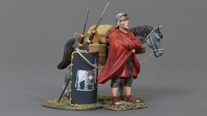TGROM186B Roman Legionnaire With Pony and Black Shield