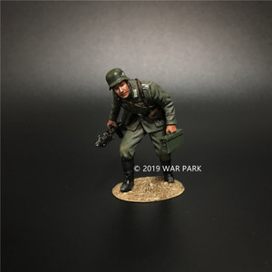 WPKU016 Groß Deutschland Soldier Stealthing with MG34 WPKU016 Groß Deutschland Soldier Stealthing with MG34