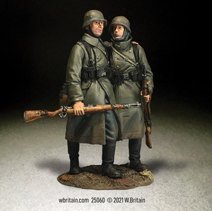 BR25060 German Helping Wounded Comrade in Greatcoat - Two figure set in box BR25060 German Helping Wounded Comrade in Greatcoat - Two figure set in box