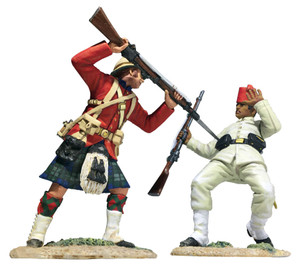 BR27064 Pressing Home with Steel 42nd Highland Bayonetting Egyptian Infantry Casualty Falling - Two figure set in box