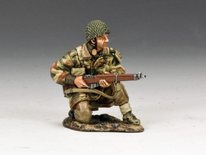KCMG040 Kneeling w/ Rifle