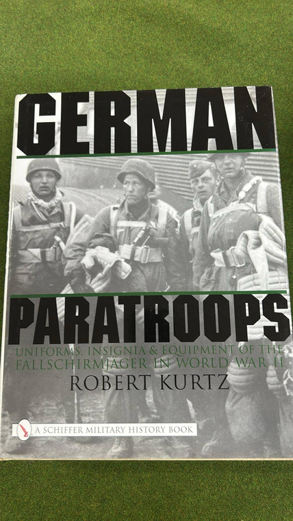 SDB022 German Paratroops (Uniforms, Insignia & Equipment)