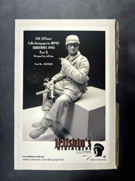 SDB120010 Fallschirmjager w/ MP40