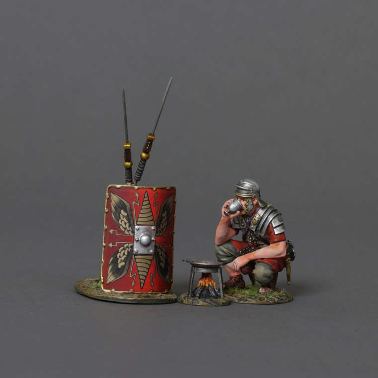 TGROM187A Roman Soldier Cooking (Red Shield)