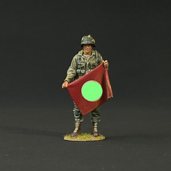 WPUS007 US 101st Airborne Trooper w/ Flag