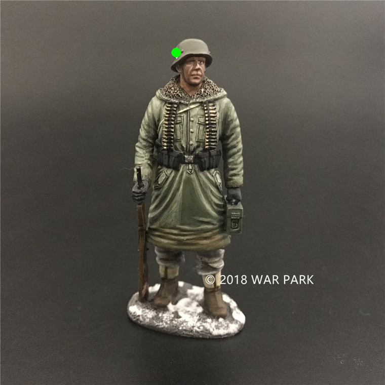WPKH002 LSSAH soldier with MG42 Ammo
