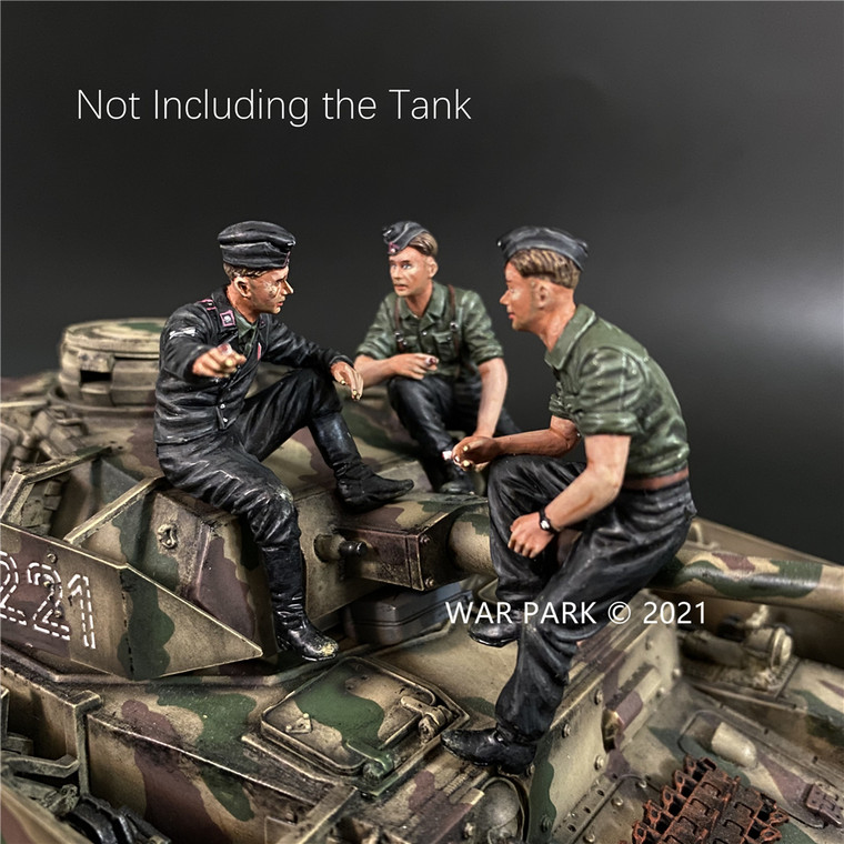 WPKU076 Wehrmacht Tank Crew Smoking & Talking