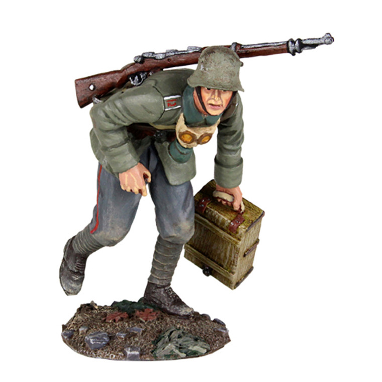 BR23089 1916-18 German Infantry Advancing with Ammo Box No.1 - Single figure in box