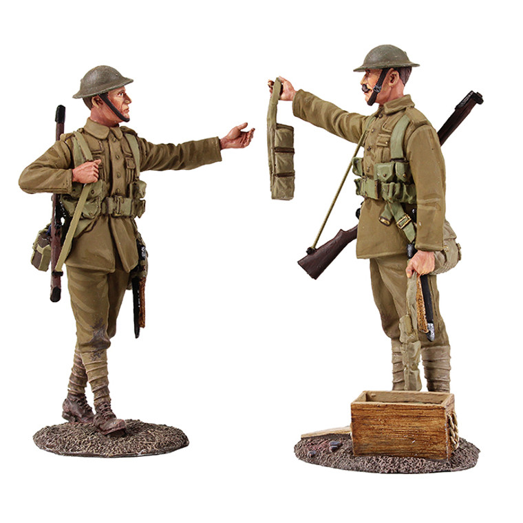 BR23099 Going Up the Line - British Infantry Handing Out Ammo, 1916-18 - Two figure set in box  (Limited Edition of 500 Sets)