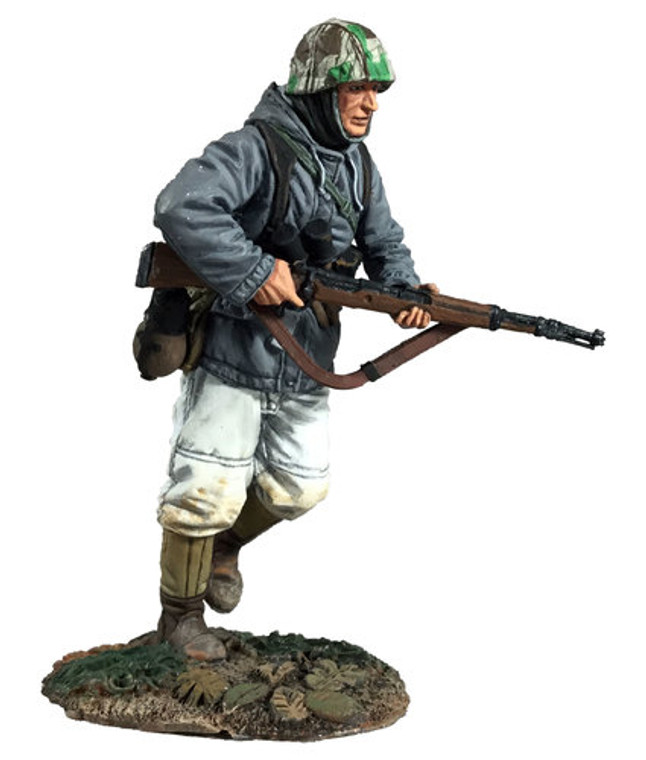 BR25062 German Volksgrenadier in Parka Running with K-98 No.1 - Single figure in box