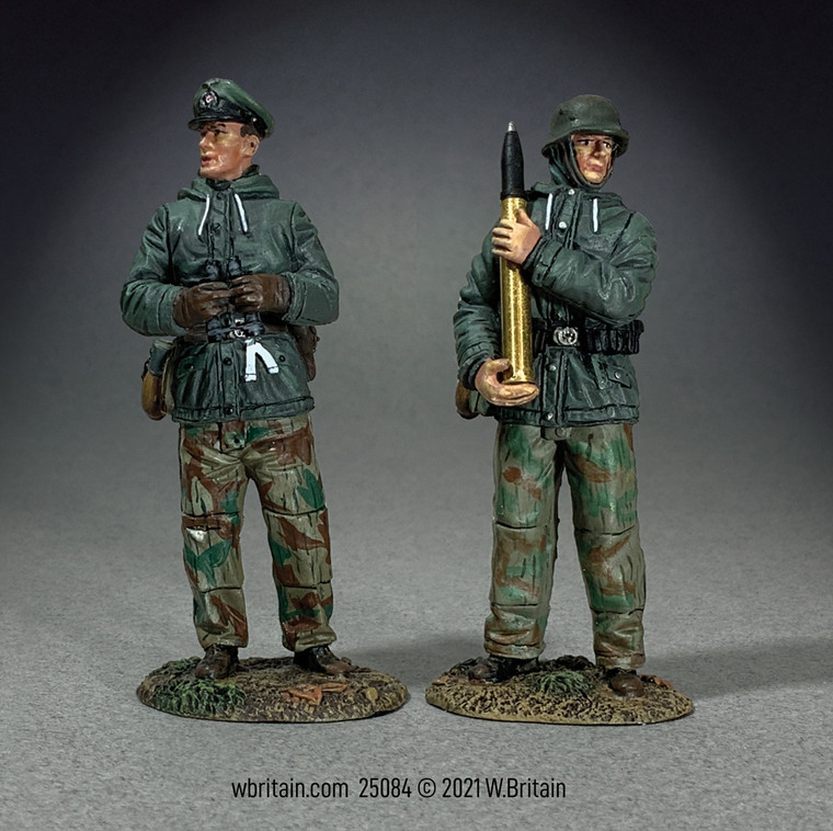 BR25084 German 88mm Flak Gun Commander and Ammunition Handler - 2 pieces in box