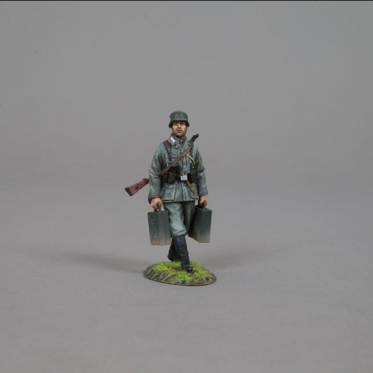 TGSS117B Heer Soldier with Mortar Ammo