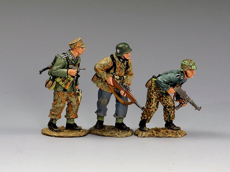 KCWS122 Advancing troops