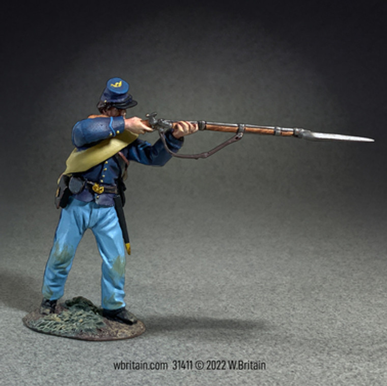 BR31411 Union Corporal in State Jacket Standing Firing