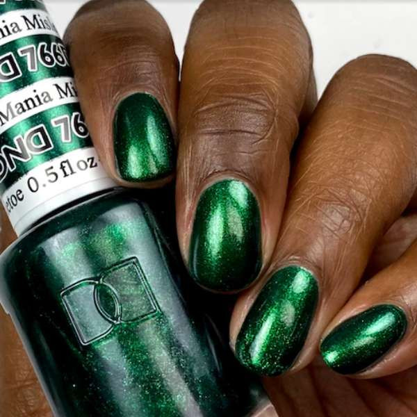 Gel Nail & Myth Gel ジェルネイル DND - Gel & Lacquer - Mistletoe Mania - #766