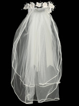24" veil - Satin flowers with beads & pearls

Satin bows at the back