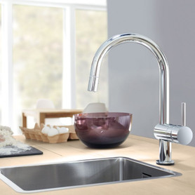 Single Lever Kitchen Faucet with Pull-out Spray in Chrome
