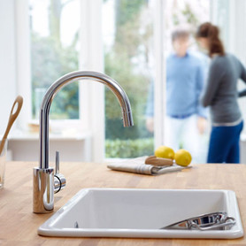 Single Lever Kitchen Faucet with Dual Spray Pull-Down in Chrome