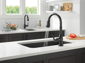 9190T-BL-DST Broderick Single Handle Pull Down Kitchen Faucet with Touch2O Technology, Matte Black