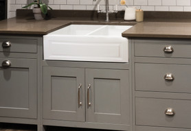 33-in x 20-in x 10-in Double Equal Bowls with Reversible (French/Fluted) Front, Farmhouse Fireclay Kitchen Sink, Undermount Installation, in White