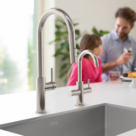 Maris Lario 19-In Single Handle Pull-Down Dual-Spray Kitchen Faucet in Satin Nickel