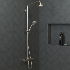 Croma 100 Classic Showerhead 3-Jet, 2.5 Gpm in Polished Nickel