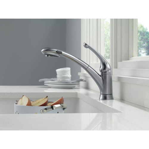 Delta Signature 470-AR-DST Single Handle Pull-Out Kitchen Faucet in Arctic Stainless Delta Signature 470-AR-DST Single Handle Pull-Out Kitchen Faucet in Arctic Stainless