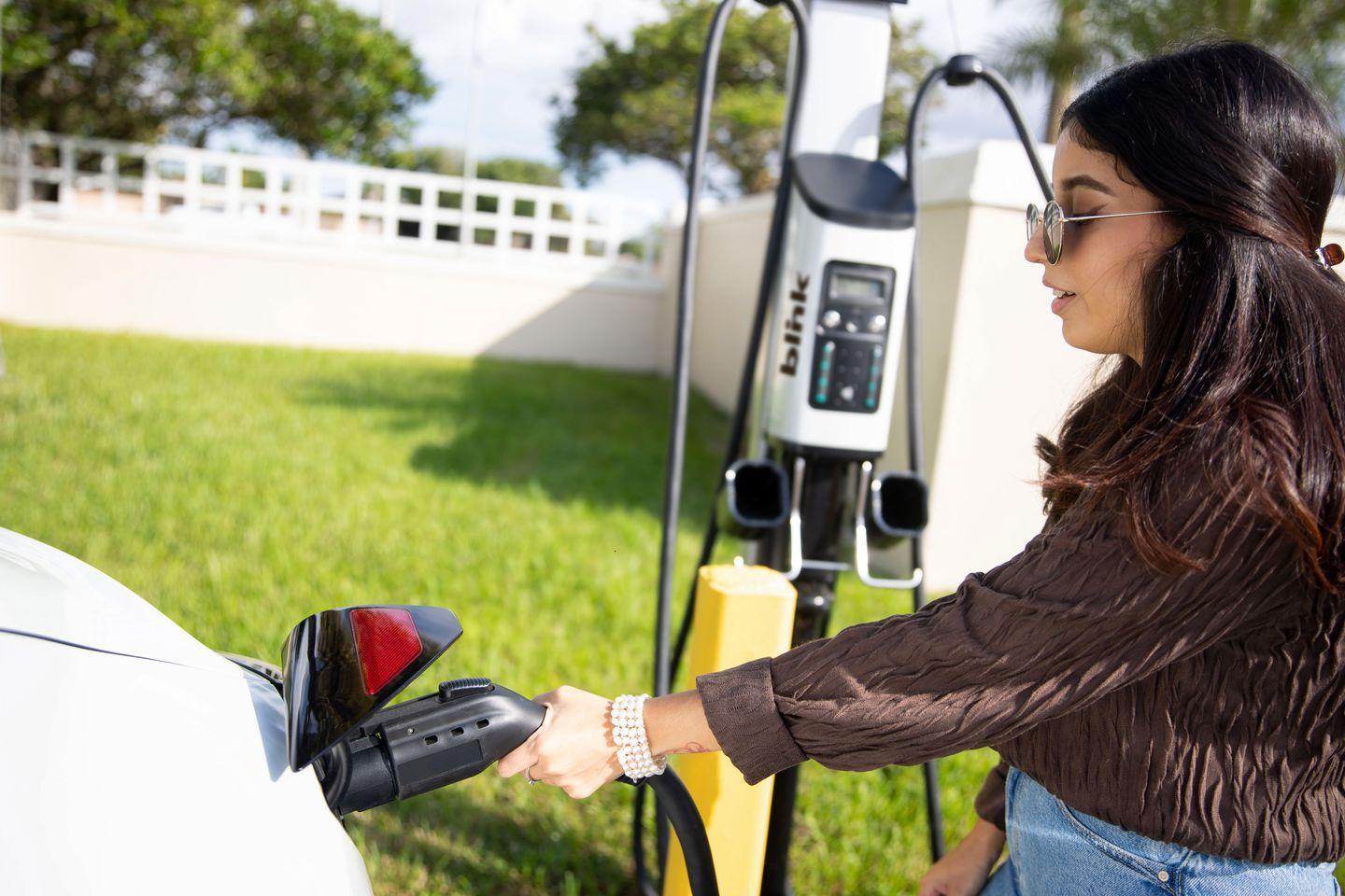 With a dual-port design, the Blink Series 7 allows two vehicles to charge simultaneously on the Universal J1772 plugs