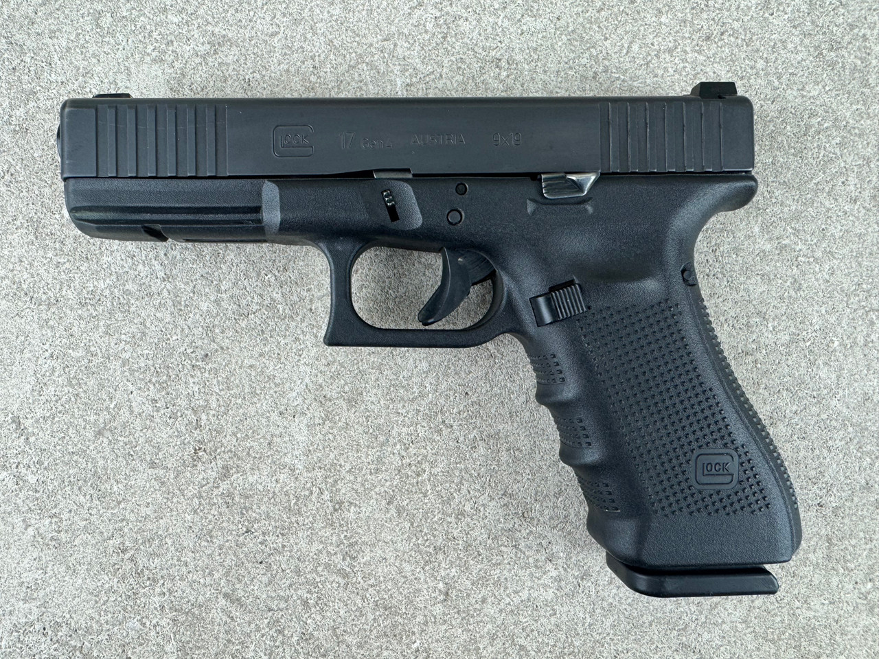 PD Trade | 17 Gen4 | 9mm | Front Serrations | Night Sights