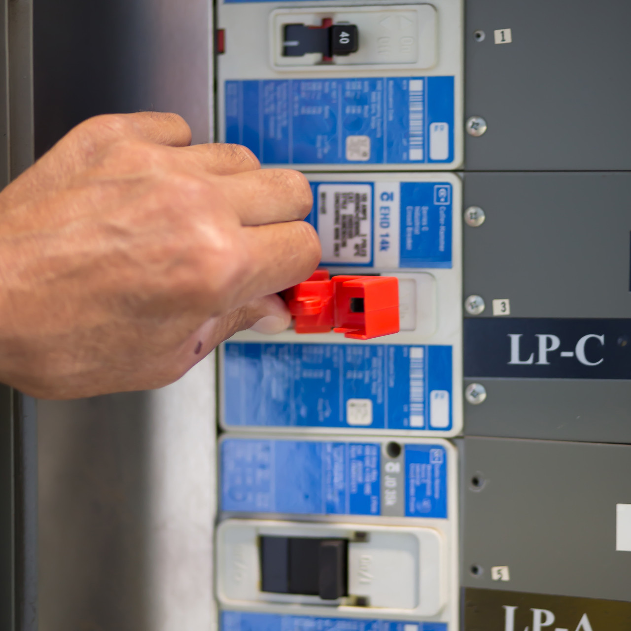 120/277V Circuit Breaker Lockout, Clamp-on - LOTO