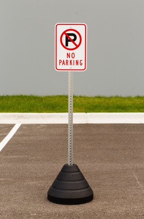 sign go 専用 No Parking Sign Kit, with Post and Base | Zing - ZING Green Safety