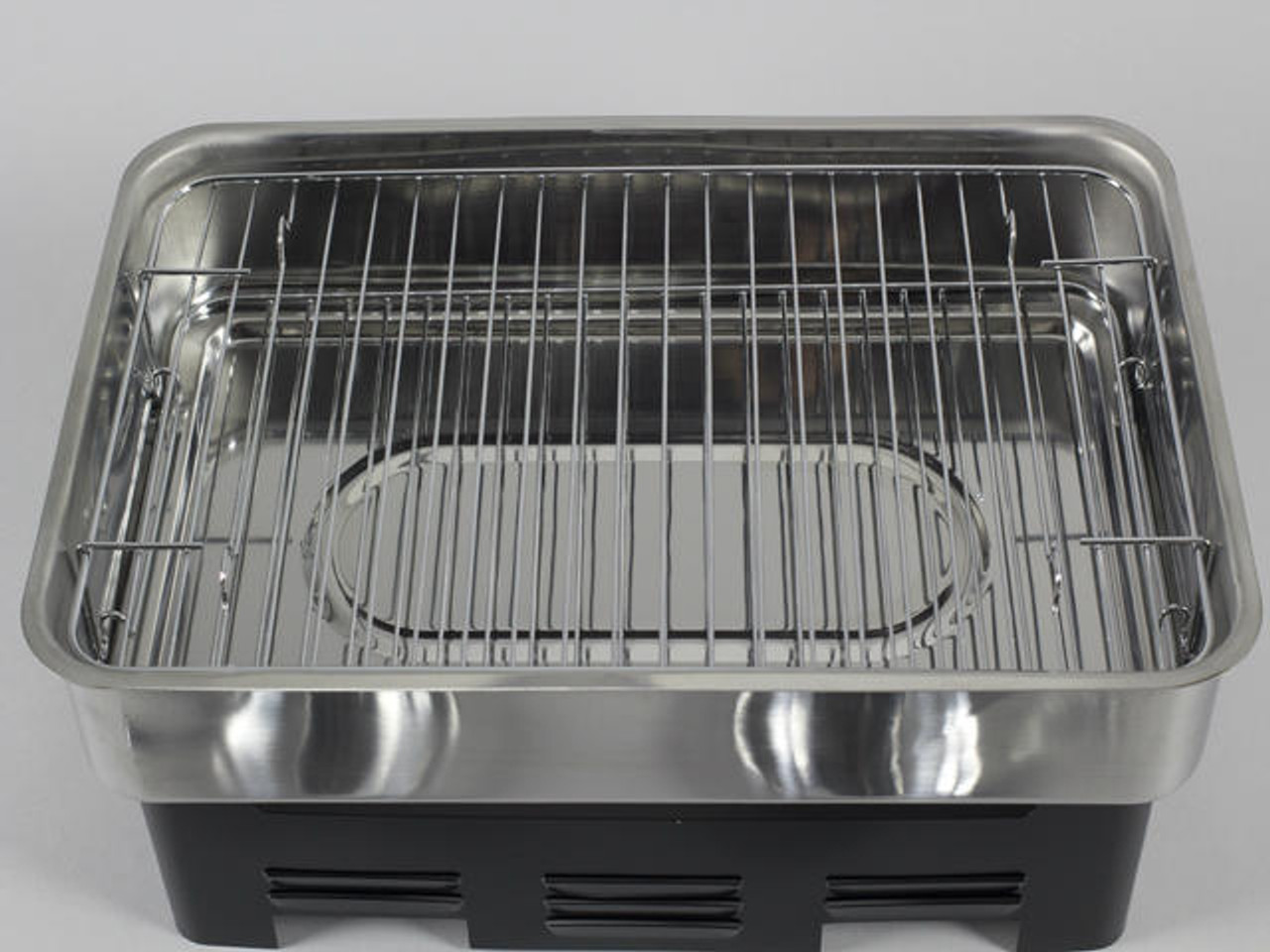 Oven clearance smoker pan