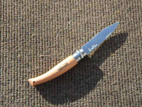 sharp gardening knife with fold away blade
