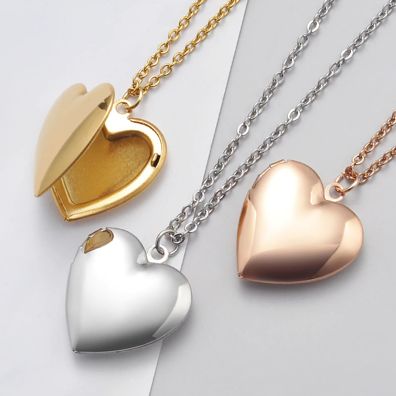 Via Mazzini 18K Real Gold Plated Heart Photo Memory Locket Pendant Necklace  With Chain Valentine Gift For Women And Girls (NK0991) 1 Piece Only :  Amazon.in: Fashion