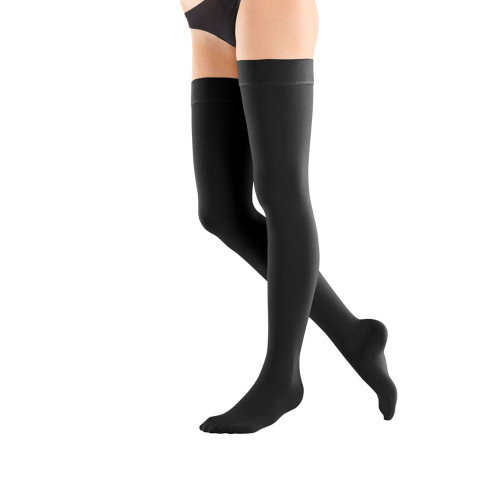 BLACK BAUERFEIND VENOTRAIN MICRO 20-30 COMPRESSION STOCKINGS THIGH HIGH CLOSED TOE ON MODEL BLACK BAUERFEIND VENOTRAIN MICRO 20-30 COMPRESSION STOCKINGS THIGH HIGH CLOSED TOE ON MODEL