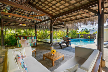 Transform Your Outdoor Space: Luxury Showers for Modern Backyards 