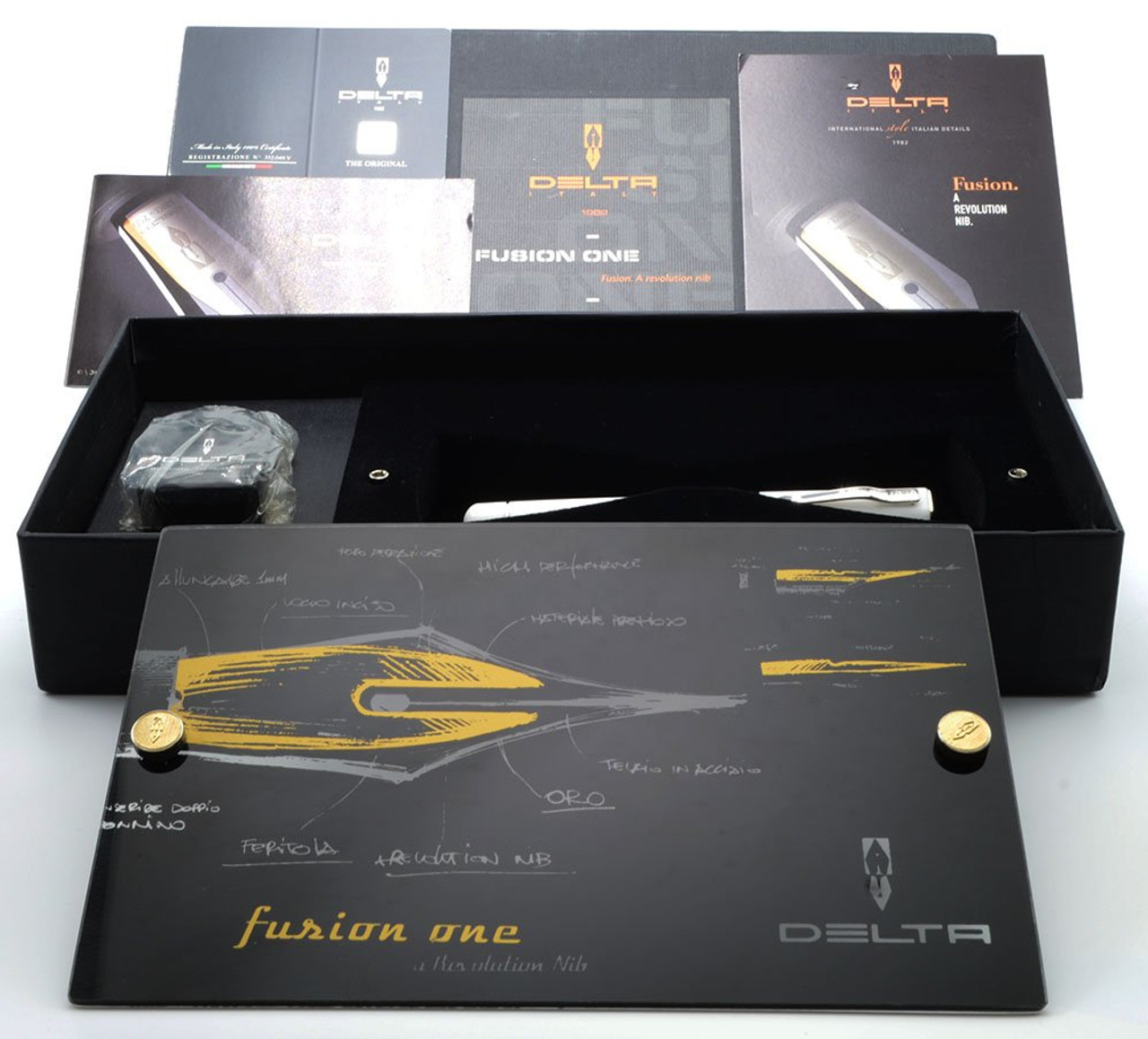 Delta Fusion One Fountain Pen - White, Fusion Medium Nib (New In Box, Works Well)