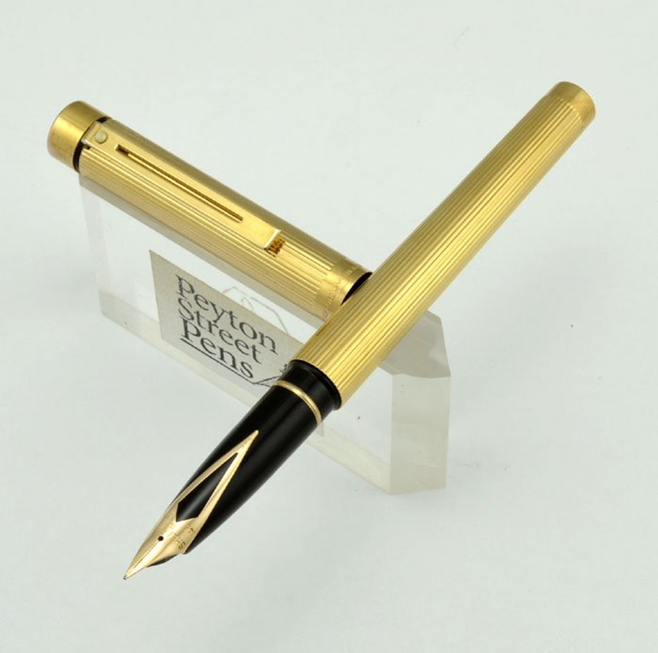 Sheaffer Targa 1005 Fountain Pen - Gold Fluted, Fine (Very Nice)