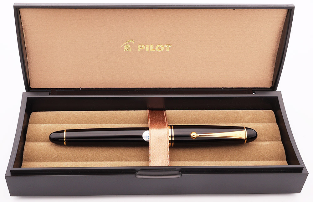 Pilot Namiki Custom 742 Fountain Pen (2009) - Black w/ Gold Trim
