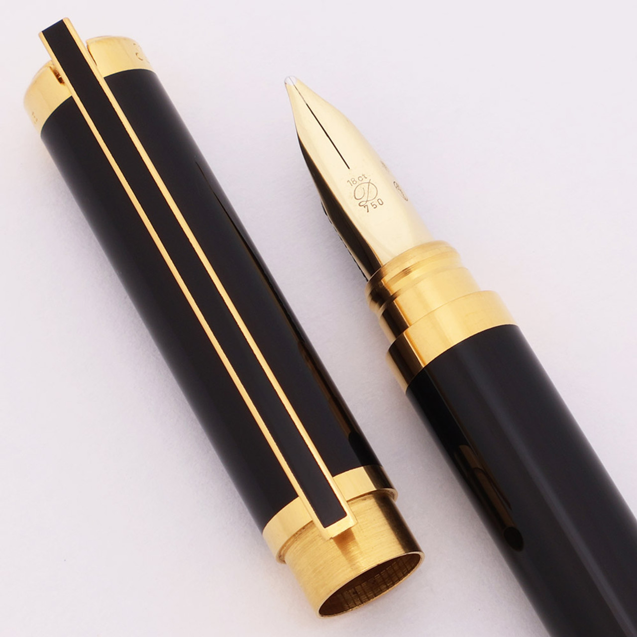 S T Dupont La Plume Ultime Fountain Pen - Black Chinese Lacquer, 18k Broad Nib, C/C (Excellent, Works Well) S T Dupont La Plume Ultime Fountain Pen - Black Chinese Lacquer, 18k Broad Nib, C/C (Excellent, Works Well)