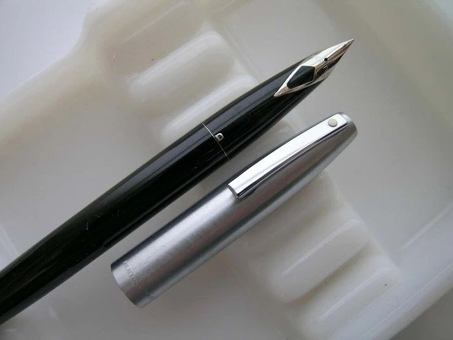 Sheaffer 440 (Imperial) Fountain Pen - V-Shaped Inlaid Nib (New Old Stock)