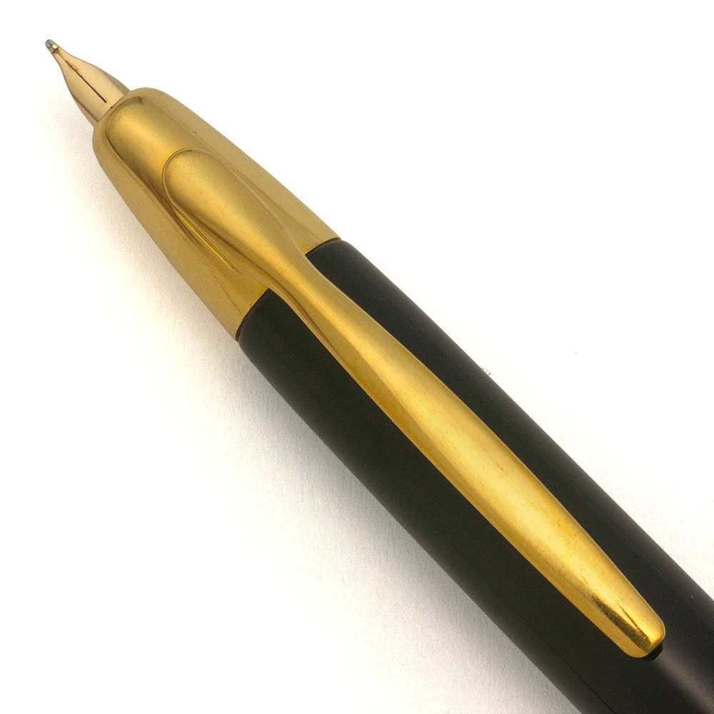 Pilot (Namiki) Vanishing Point (1991) - Black Lacquer, Gold Plated Trim, C/C, 14k Medium Nib (Excellent +, Works Well)
