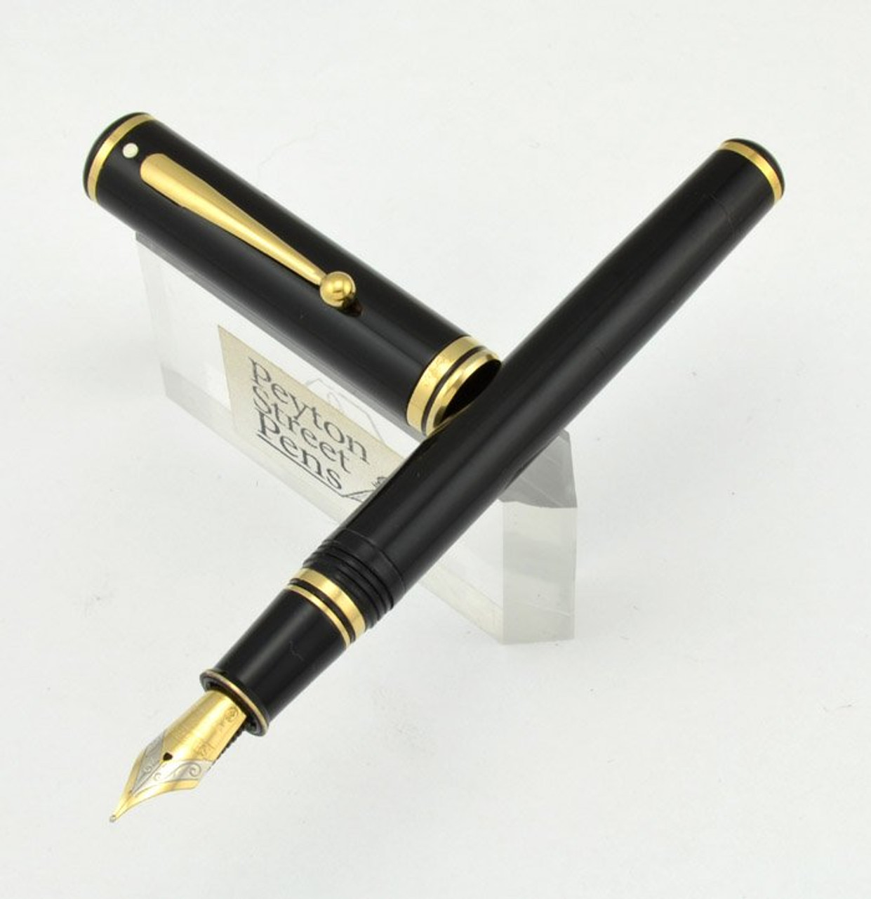 Sheaffer Grand Connaisseur Fountain Pen - Black Lacque w Gold Trim, Fine 18k Nib (Very Nice)