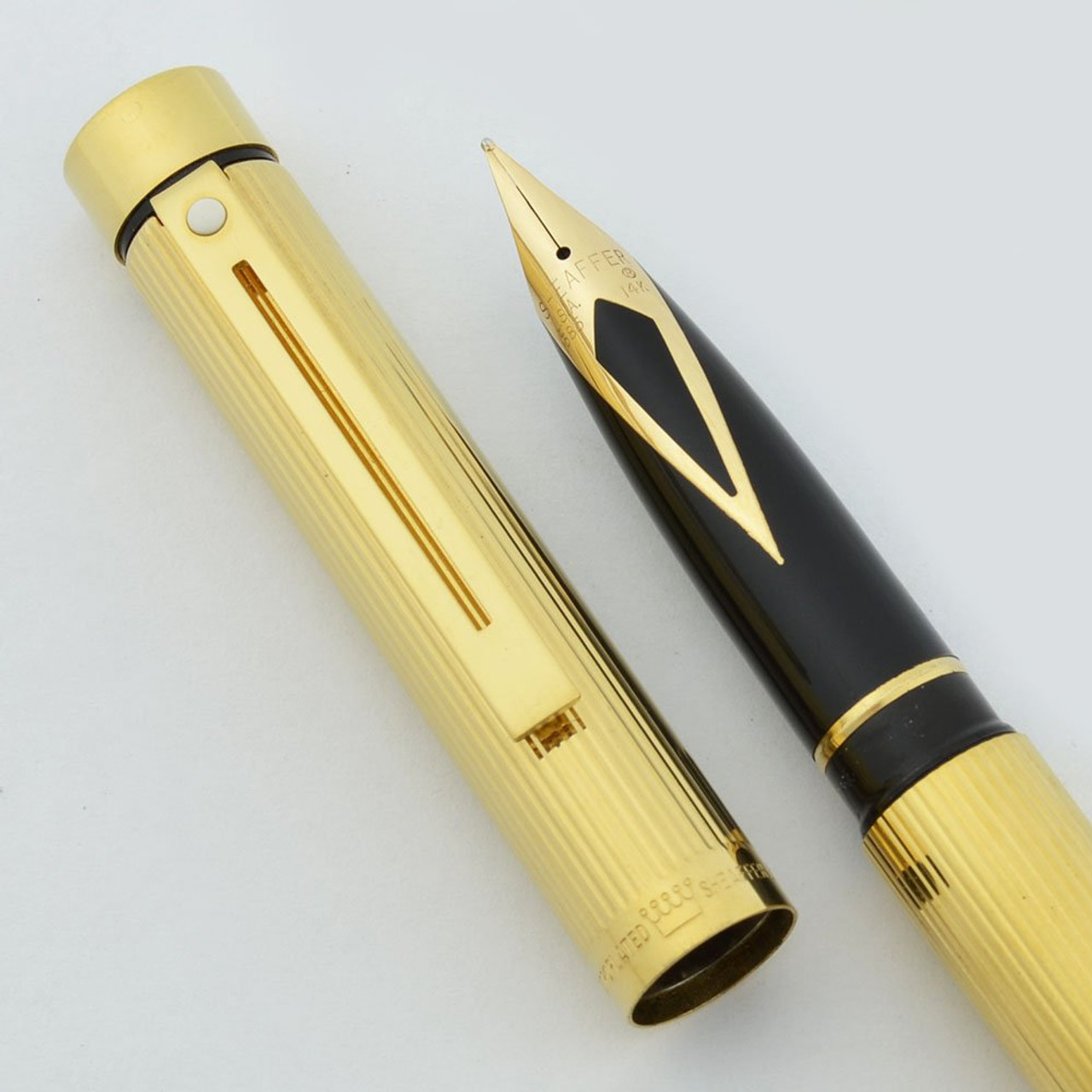 Sheaffer Targa 1005 Fountain Pen - Gold Fluted, Medium (Excellent) - 8036