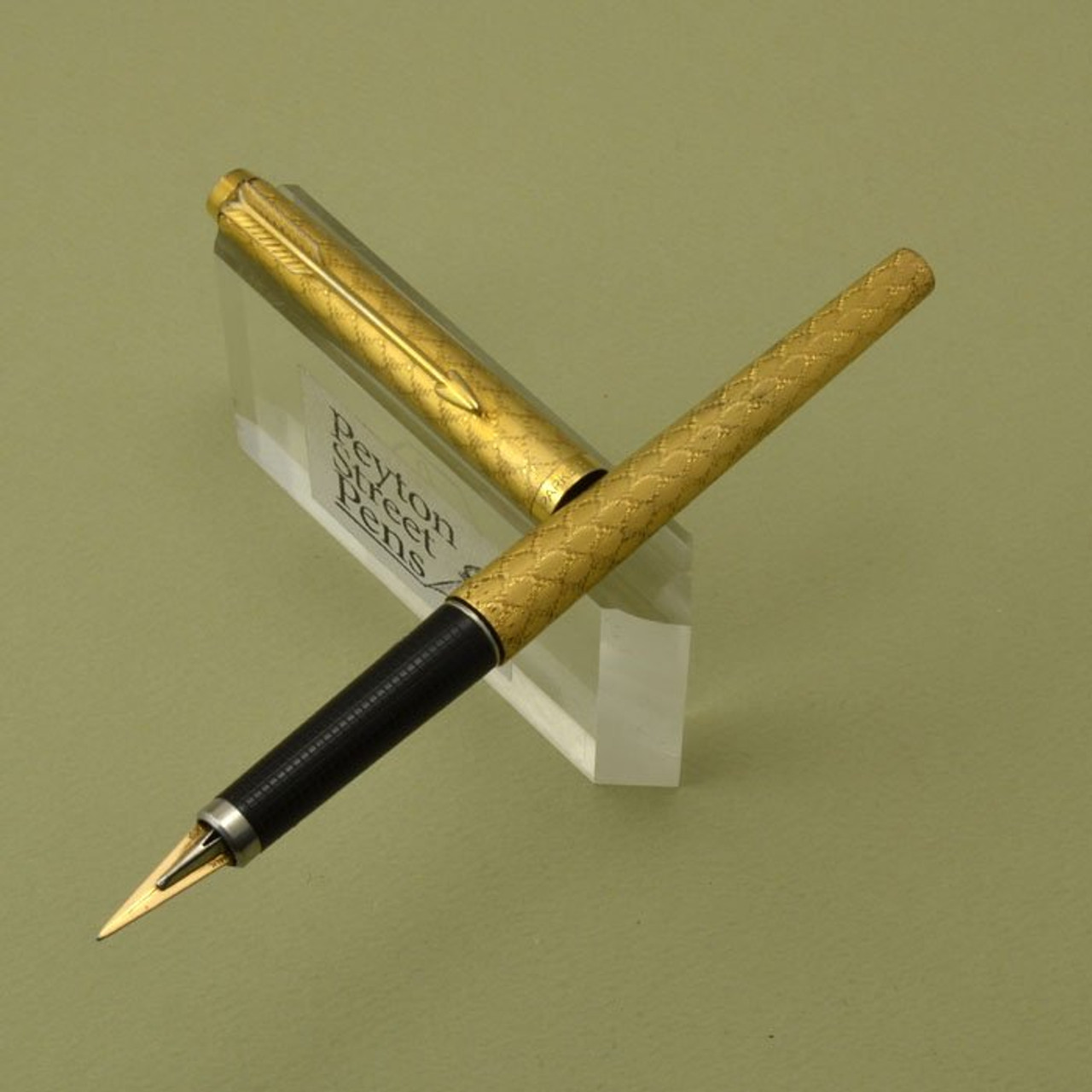 Parker 180 Fountain Pen - "Guirlande" Gold Plated, Fine  (Excellent)