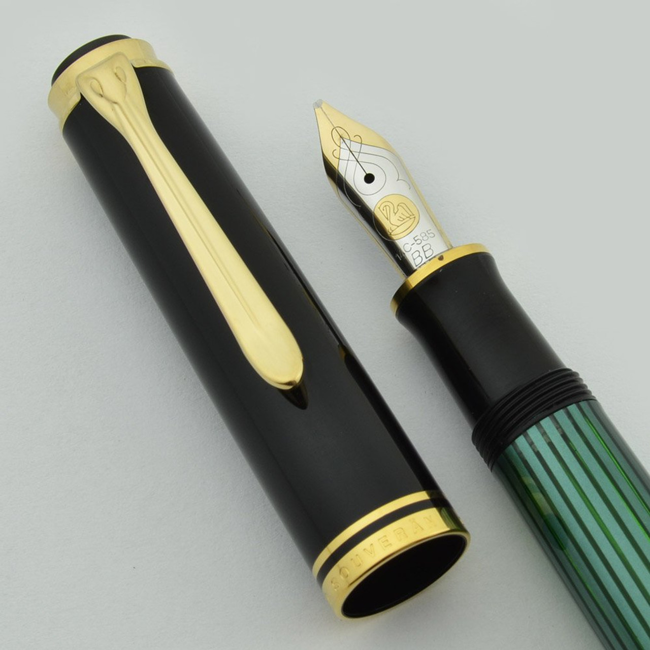 Pelikan M600 Souveran Fountain Pen - Green and Black, Double Broad 14k  (Near Mint in Box)