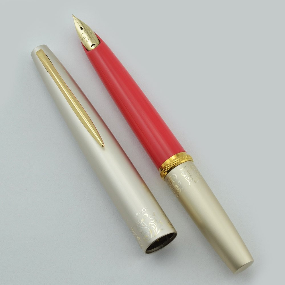 Pilot Elite Pocket Fountain Pen (1960s) - Pink & Pearl, 14k Fine