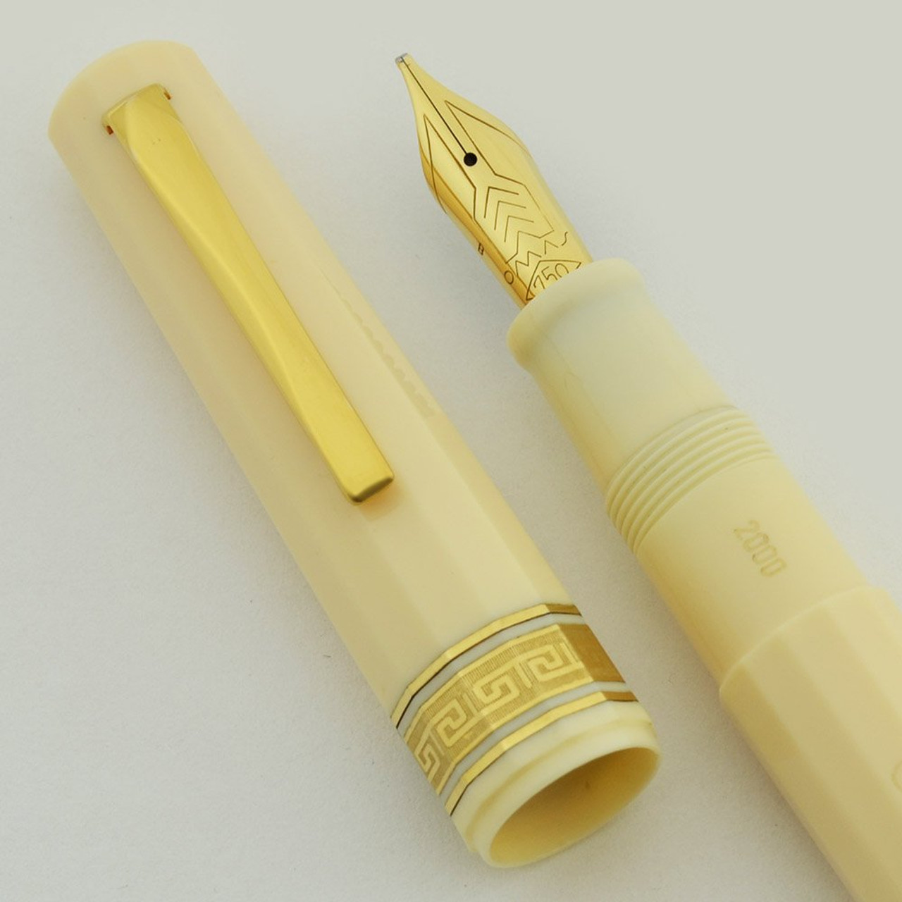 Omas Bibliothéque Nationale Fountain Pen (2000) - Faceted Ivory Resin, GT, 18K Broad Nib (Superior, Works Well) Omas Bibliothéque Nationale Fountain Pen (2000) - Faceted Ivory Resin, GT, 18K Broad Nib (Superior, Works Well)