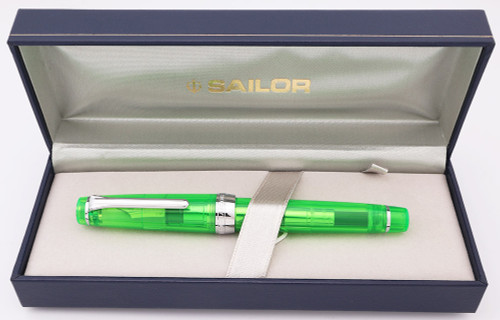 Sailor Pro Gear Fountain Pen ( Standard Size) - Green Demonstrator, 21k H-M Nib (Excellent + in Box, Works Well) Sailor Pro Gear Fountain Pen ( Standard Size) - Green Demonstrator, 21k H-M Nib (Excellent + in Box, Works Well)